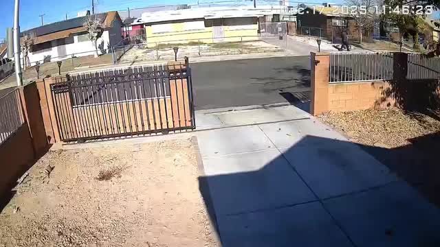 Las Vegas Review Journal News | Video shows man shooting at Las Vegas police