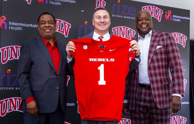 Las Vegas Review Journal Sports | Expectations for Dan Mullen as UNLV football’s head coach